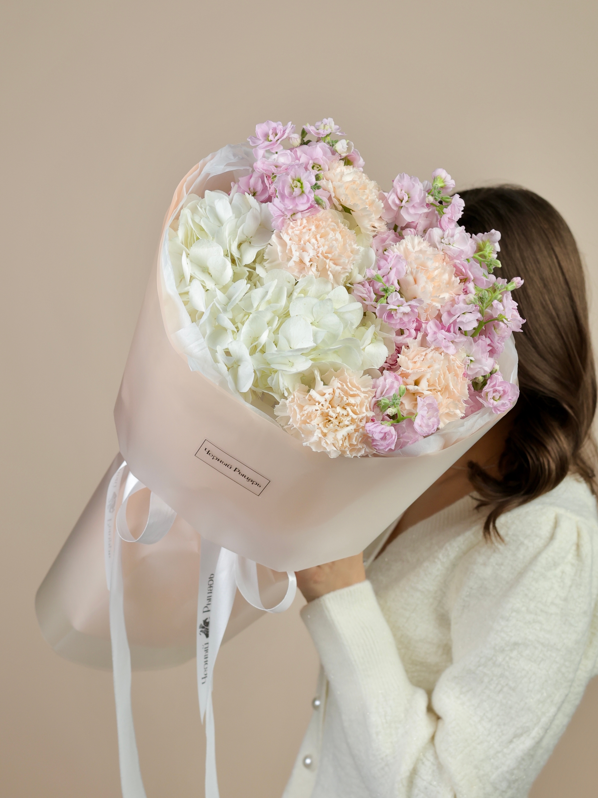 Ароматный авторский букет с маттиолой и диантусами